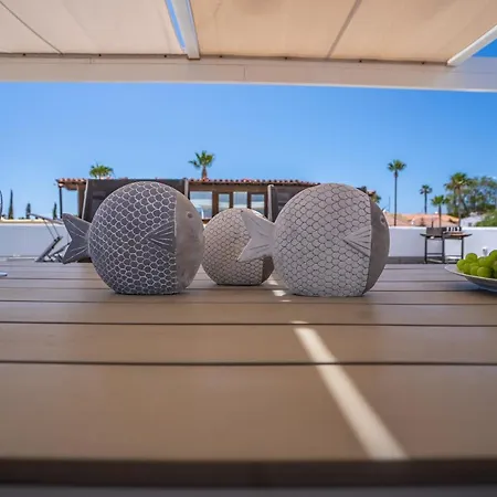 Villa La Laja With 5 Bedrooms And Sea View