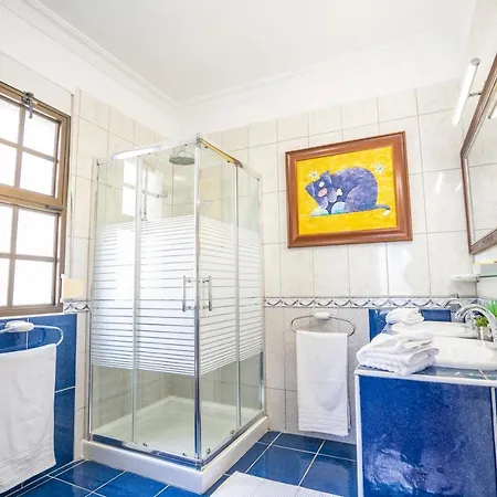 Villa La Laja With 5 Bedrooms And Sea View