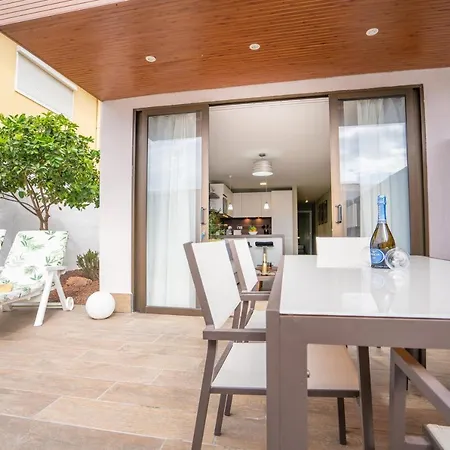Villa La Laja With 5 Bedrooms And Sea View